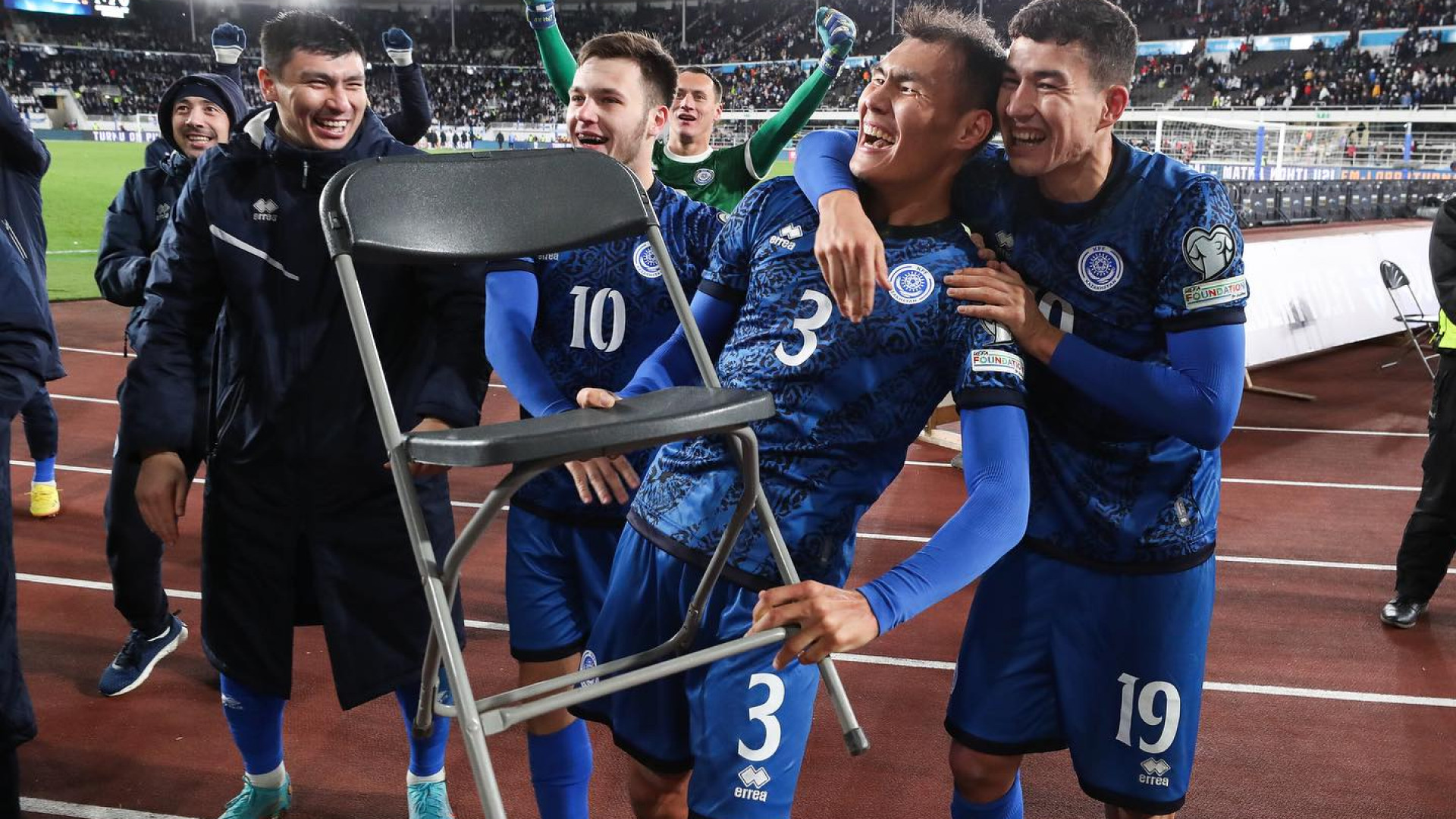 Самые дорогие футболисты мира. Самый дорогой игрок в футболе. Самый дорогой игрок россии. Мбаппе празднование голов. Лига 1 футболисты.